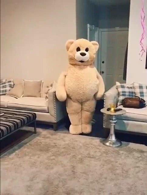 周五下班后,轻松时光的温馨回顾”